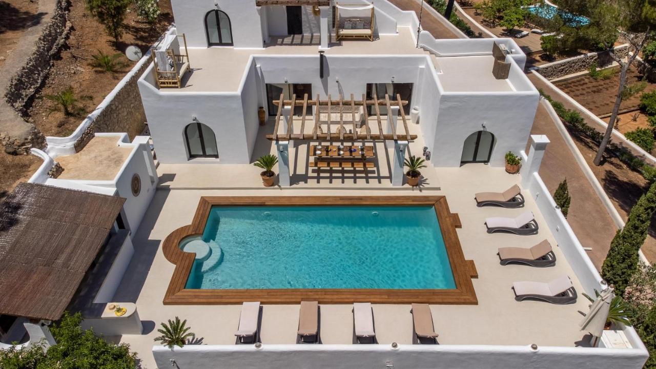 Oasis Villas Complex Cala Llonga  Exterior photo